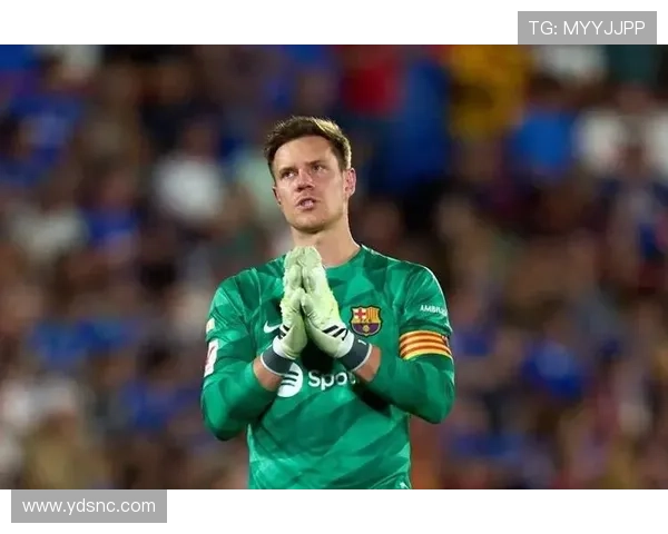 官方：巴萨B队门将迭戈-科亨腿筋受伤，预计缺阵4周左右